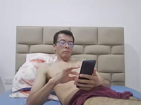 skinnylatino51 online show from 20, 12, 2025