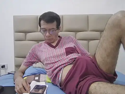 skinnylatino51 online show from 12, 3, 2026