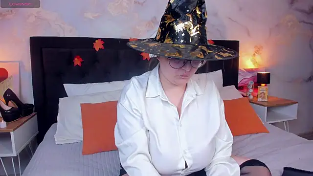 Snapshot of HelenDanvers chatting on 29, 10, 2025 HelenDanvers online show from 29, 10, 2025