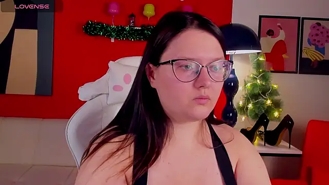 Snapshot of HelenDanvers chatting on 16, 12, 2025 HelenDanvers online show from 16, 12, 2025