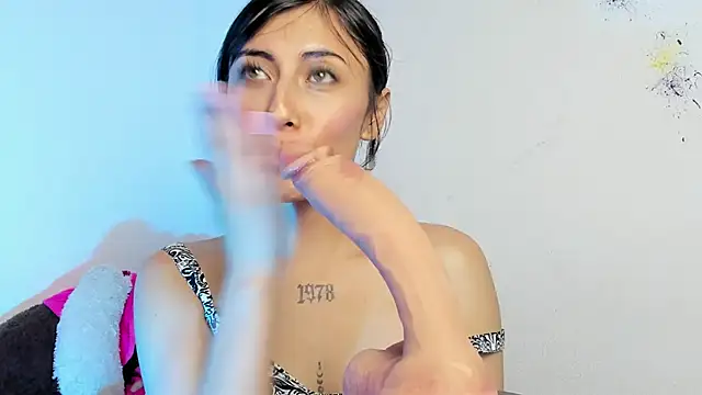 Snapshot of Alanaloiiss_ chatting on 12, 9, 2025 Alanaloiiss online show from 12, 9, 2025