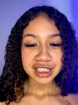 Snapshot of jadee8 chatting on 24, 10, 2025 jadee8 online show from 24, 10, 2025