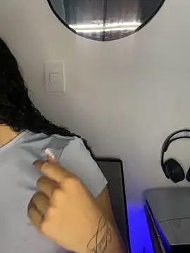 jadee8 online show from 15, 4, 2026