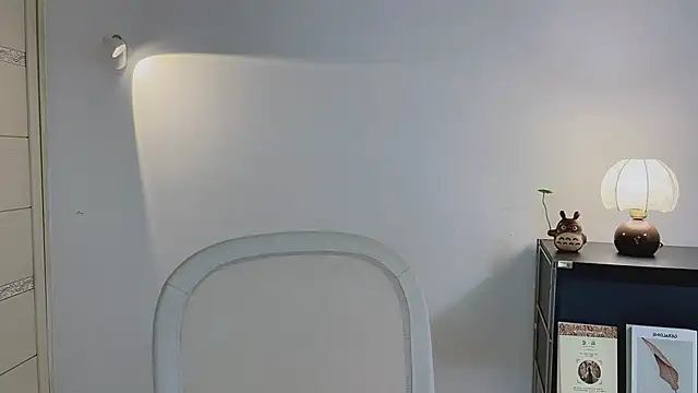 Snapshot of Onechestnut chatting on 28, 4, 2026 Onechestnut online show from 28, 4, 2026