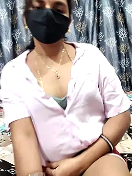 Snapshot of Lalitha-1995 chatting on 7, 2, 2026 Lalitha-1995 online show from 7, 2, 2026