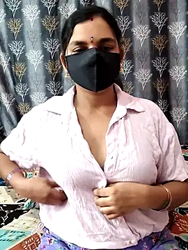 Snapshot of Lalitha-1995 chatting on 25, 3, 2026 Lalitha-1995 online show from 25, 3, 2026