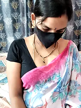 Snapshot of Lalitha-1995 chatting on 18, 4, 2026 Lalitha-1995 online show from 18, 4, 2026