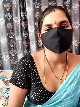 Snapshot of Lalitha-1995 chatting on 21, 4, 2026 Lalitha-1995 online show from 21, 4, 2026
