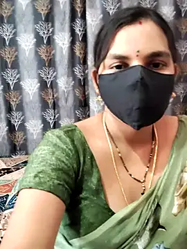 Snapshot of Lalitha-1995 chatting on 7, 5, 2026 Lalitha-1995 online show from 7, 5, 2026