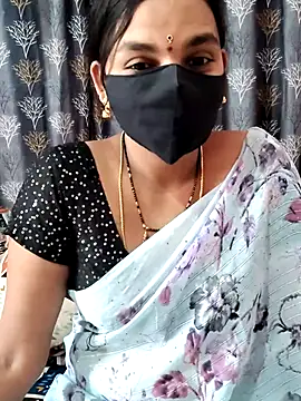 Snapshot of Lalitha-1995 chatting on 14, 5, 2026 Lalitha-1995 online show from 14, 5, 2026