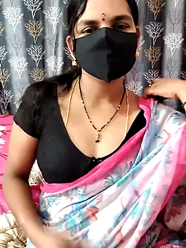 Snapshot of Lalitha-1995 chatting on 17, 5, 2026 Lalitha-1995 online show from 17, 5, 2026