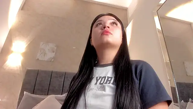 Lunaa bellaa online show from 8, 3, 2026