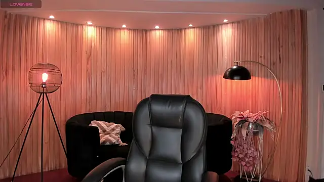 Snapshot of MeganScott chatting on 15, 6, 2026 MeganScott online show from 15, 6, 2026