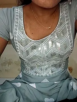 Snapshot of ranisanthutelugu chatting on 2, 11, 2025 ranisanthutelugu online show from 2, 11, 2025