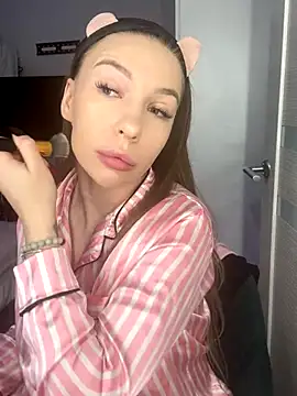 AlysonHuxley  online show from 19, 9, 2025