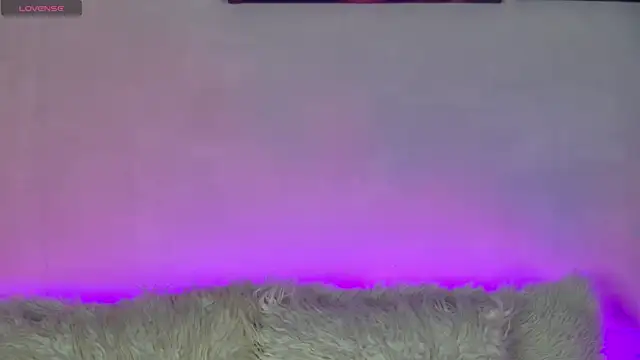 AlysonHuxley  online show from 25, 11, 2025