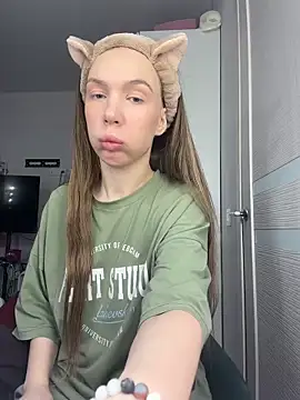 AlysonHuxley  online show from 23, 2, 2026