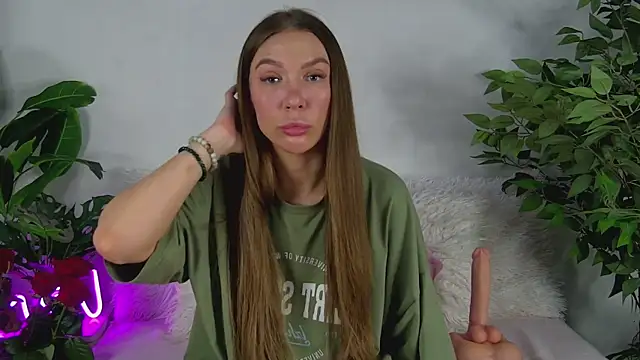 Snapshot of AlysonHuxley_ chatting on 5, 3, 2026 AlysonHuxley online show from 5, 3, 2026