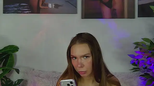 Snapshot of AlysonHuxley_ chatting on 6, 3, 2026 AlysonHuxley online show from 6, 3, 2026