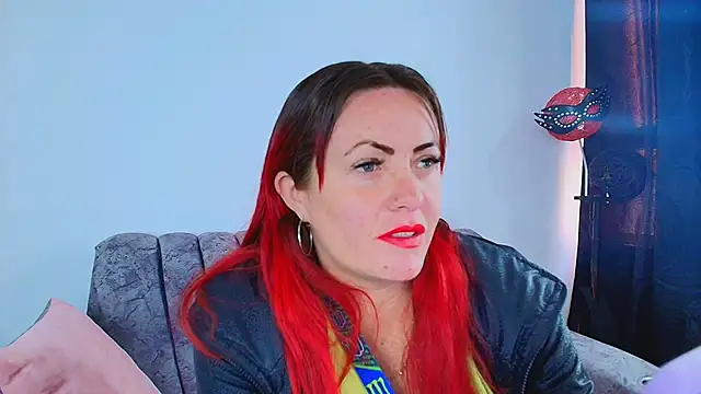 carolinhe  online show from 8, 10, 2025