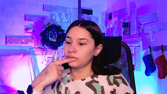 Snapshot of KimClarks_ chatting on 21, 12, 2025 KimClarks online show from 21, 12, 2025