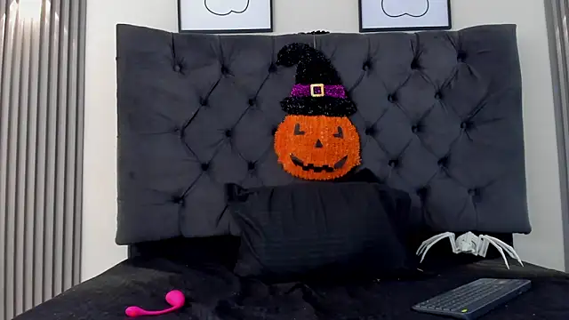 Snapshot of Sofia_Seduccion chatting on 28, 10, 2025 Sofia Seduccion online show from 28, 10, 2025