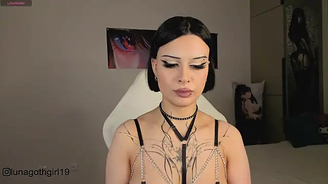 IamLuna2006 online show from 3, 12, 2025