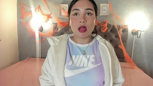 Snapshot of GiannaSlimJB chatting on 19, 10, 2025 GiannaSlimJB online show from 19, 10, 2025