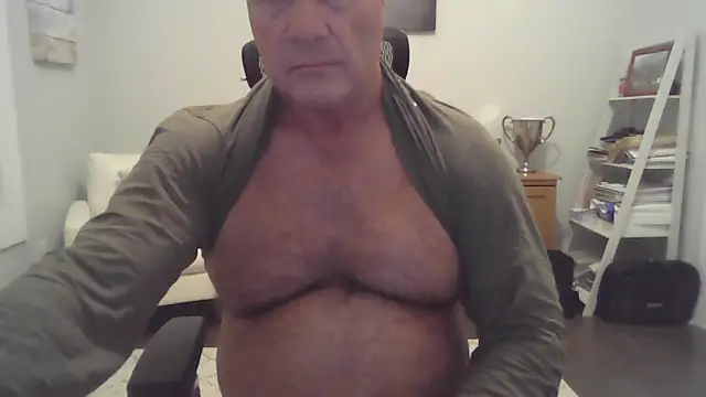 Snapshot of cyclone1212 chatting on 12, 11, 2025 cyclone1212 online show from 12, 11, 2025