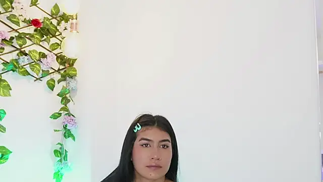 saraBow online show from 9, 9, 2025