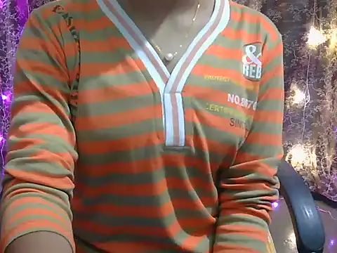 Snapshot of lovely_soniya chatting on 15, 12, 2025 lovely soniya online show from 15, 12, 2025