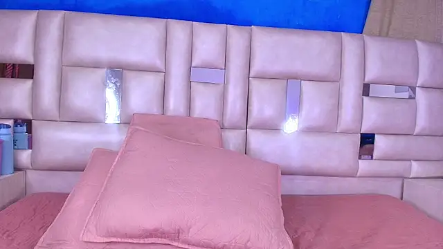 emmacurvy online show from 25, 9, 2025