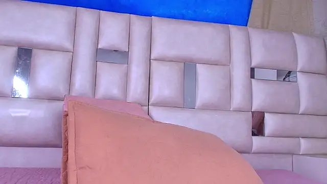 emmacurvy online show from 26, 9, 2025