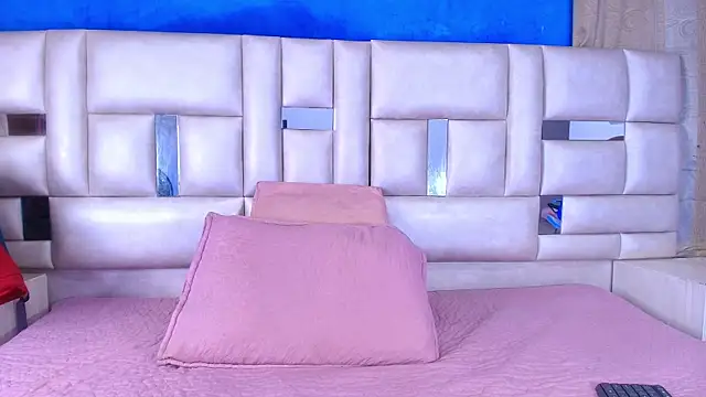 emmacurvy online show from 4, 10, 2025