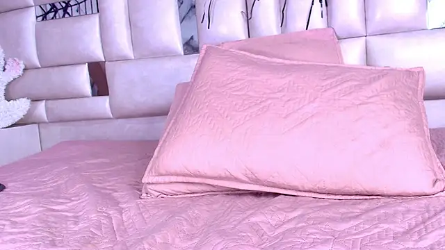 emmacurvy online show from 23, 10, 2025