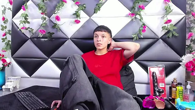 Snapshot of Megan_Thompson_ chatting on 26, 9, 2025 Megan Thompson  online show from 26, 9, 2025