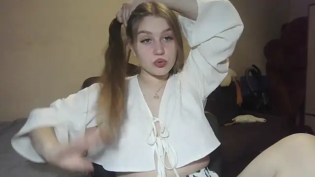 Snapshot of yourhoney_Lola_ chatting on 25, 10, 2025 yourhoney Lola online show from 25, 10, 2025