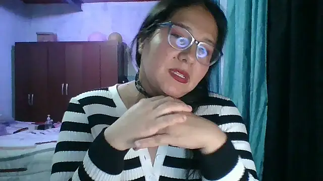 Snapshot of scarlett_widow_ chatting on 28, 10, 2025 scarlett widow online show from 28, 10, 2025