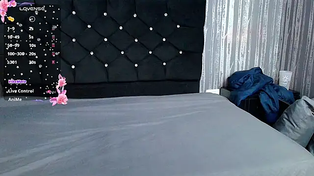 Snapshot of Alicee_Moonn chatting on 27, 10, 2025 Alicee Moonn online show from 27, 10, 2025