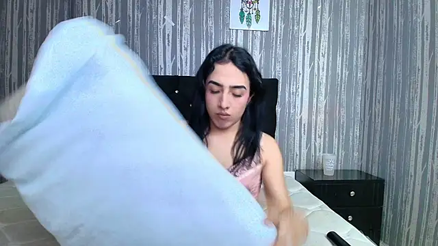 Snapshot of Alicee_Moonn chatting on 28, 10, 2025 Alicee Moonn online show from 28, 10, 2025