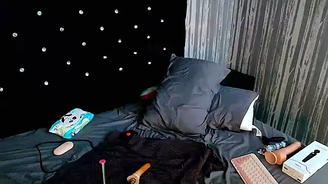 Snapshot of Alicee_Moonn chatting on 5, 2, 2026 Alicee Moonn online show from 5, 2, 2026