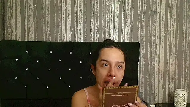 Snapshot of Alicee_Moonn chatting on 25, 6, 2026 Alicee Moonn online show from 25, 6, 2026