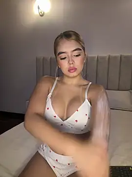 Mia Roswell online show from 13, 4, 2026