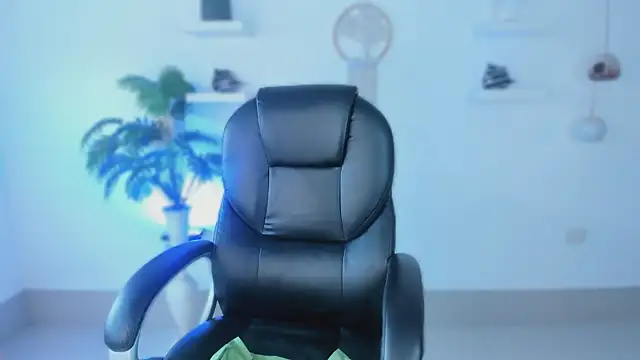 Snapshot of emily_yeon chatting on 9, 1, 2026 emily yeon online show from 9, 1, 2026