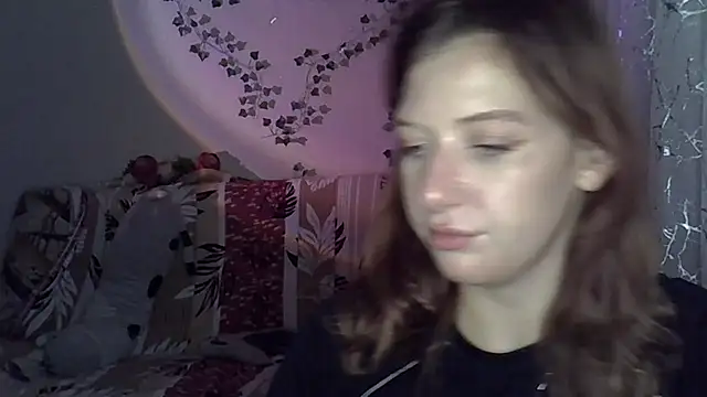 Lily Ember online show from 25, 11, 2025