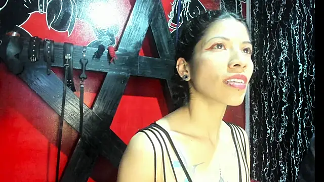 Snapshot of damian_and_tiana chatting on 8, 11, 2025 damian and tiana online show from 8, 11, 2025