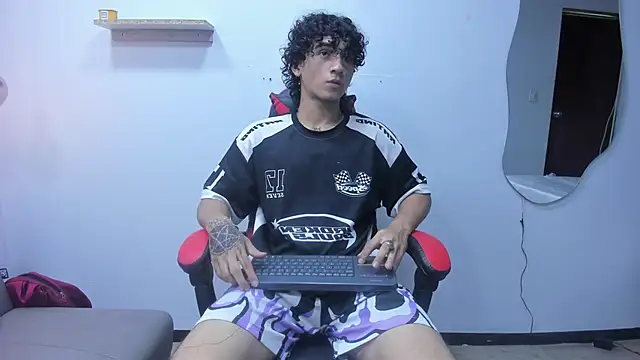 Snapshot of JackesTaylor chatting on 5, 10, 2025 JackesTaylor online show from 5, 10, 2025