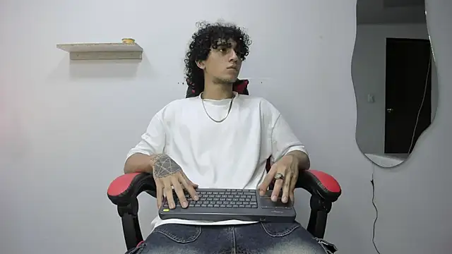 Snapshot of JackesTaylor chatting on 4, 11, 2025 JackesTaylor online show from 4, 11, 2025