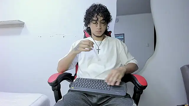 Snapshot of JackesTaylor chatting on 14, 11, 2025 JackesTaylor online show from 14, 11, 2025