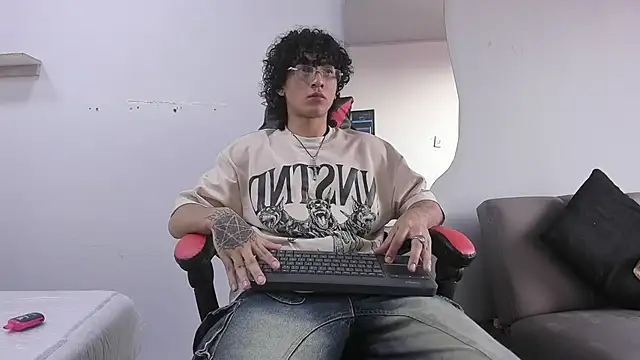 Snapshot of JackesTaylor chatting on 15, 11, 2025 JackesTaylor online show from 15, 11, 2025